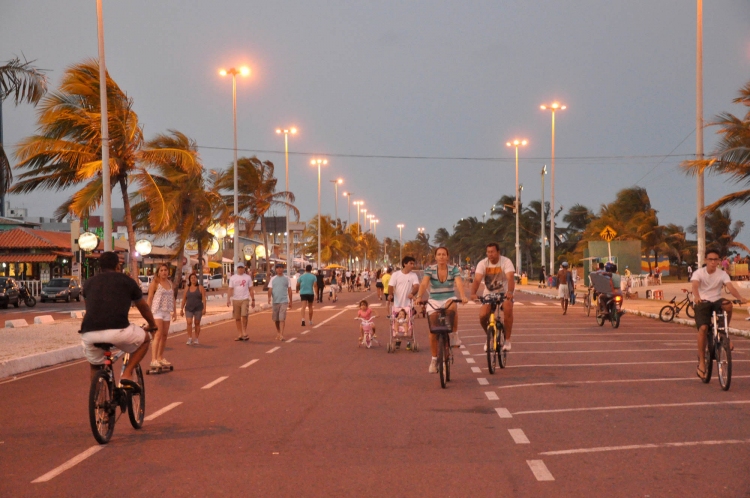 Rua Livre reúne aracajuanos e turistas em dia de lazer na Orla - SMTT Aracaju